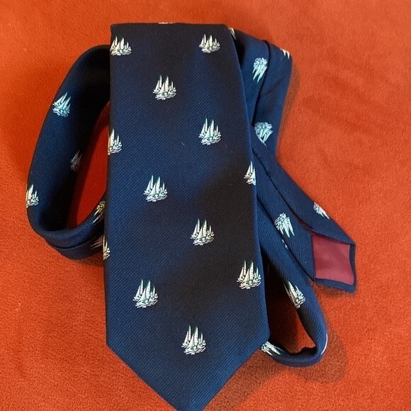 Vintage navy blue  sailboat tie.  Nautical, preppy, academia, oh my. - Picture 5 of 5